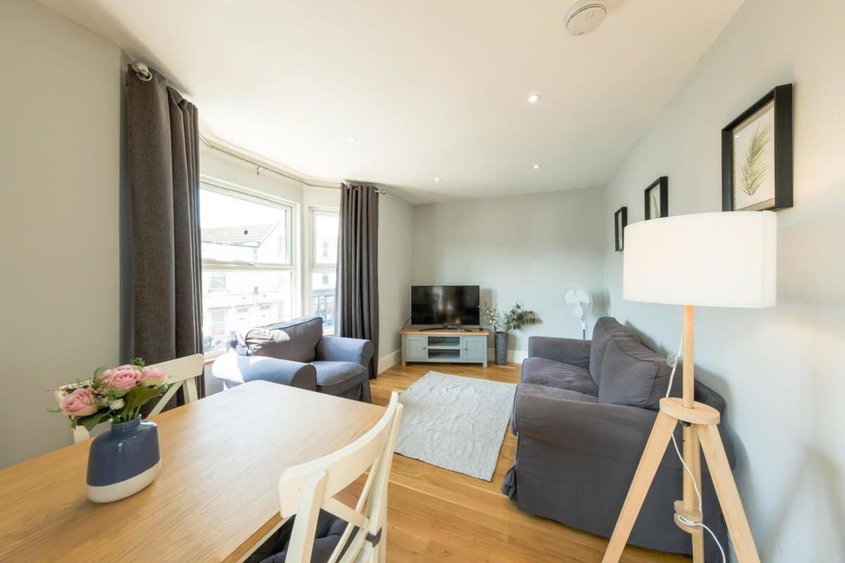 North Street - 2 Bedroom Apartment - Hopewell بريستول المظهر الخارجي الصورة